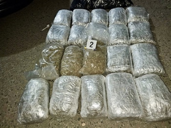 El Comando Sumpul intercepta un cargamento de 139,14 libras de marihuana transportado en un vehículo por dos adultos y un menor. (Cortesía: René Francis Merino Monroy)