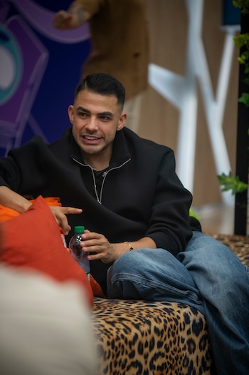 Mariana Zapata, Tebi Bernal, Renzo