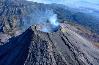 El Volcán de Colima, también llamado Volcán de Fuego, se eleva majestuosamente en el paisaje mexicano.(Cuartoscuro)