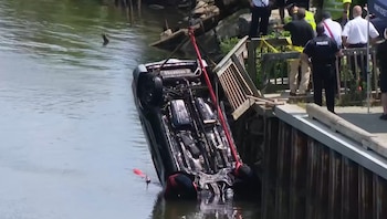 Tres integrantes de una familia guatemalteca murieron en Pawtucket, Rhode Island, cuando una camioneta cayó al río Seekonk durante una práctica de manejo. (Cortesía: NBC 10 WJAR)
