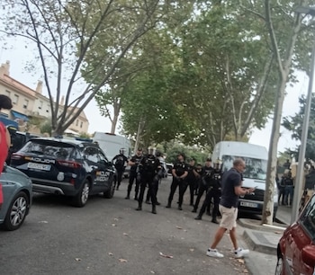 El desahucio se ha llevado a cabo en medio de un amplio dispositivo policial. (Stop Desahucios Vicálvaro)
