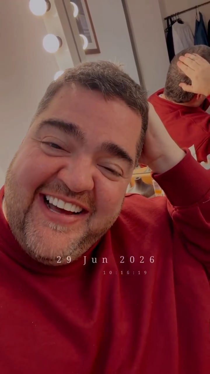 La frase “Hasta aquí estoy bien, Dios” expuso un tono de aceptación detrás de las bromas de Barassi sobre su imagen