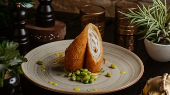 Receta fácil de cordon bleu de pollo, un clásico de la cocina francesa que amarás si eres fan del flamenquín