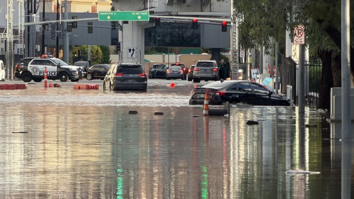 Imagen de la noticia: Una tormenta histórica inundó Las Vegas y rompió récords de lluvia que databan de 1947