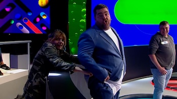 Darío Barassi recibió un pañal para adultos en vivo, quiso usarlo y sufrió un incómodo imprevisto: “No puedo sentarme”