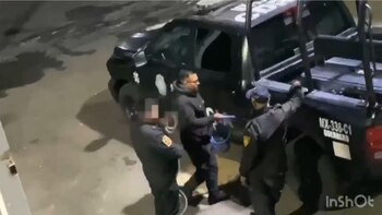 Al menos tres policías fueron