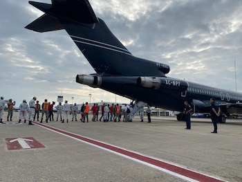 Cerca de 500 migrantes, en