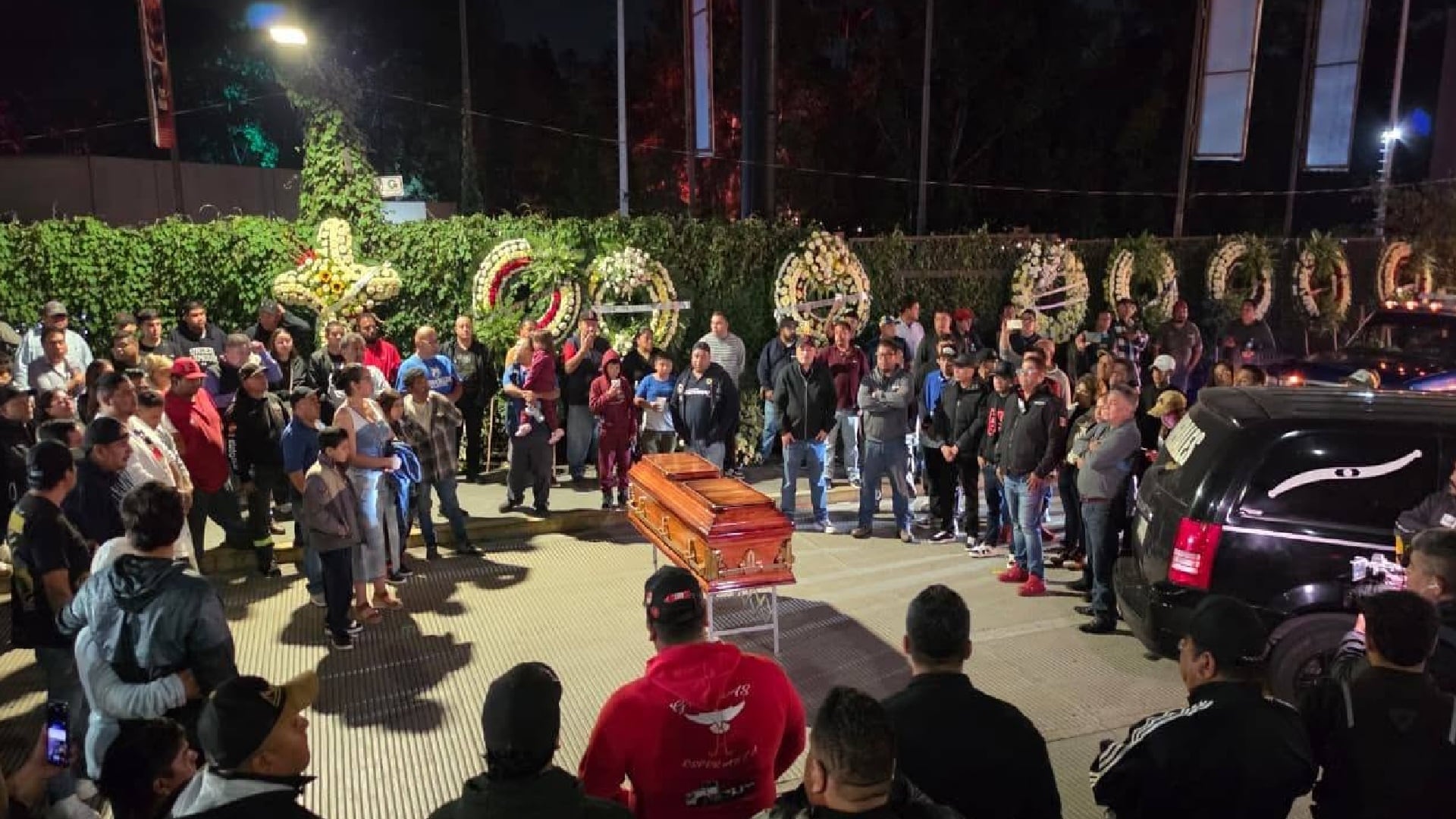 Exigen justicia por asesinato de operador de grúa en Naucalpan que se negó a pagar extorsión: colocan féretro en Periférico Norte