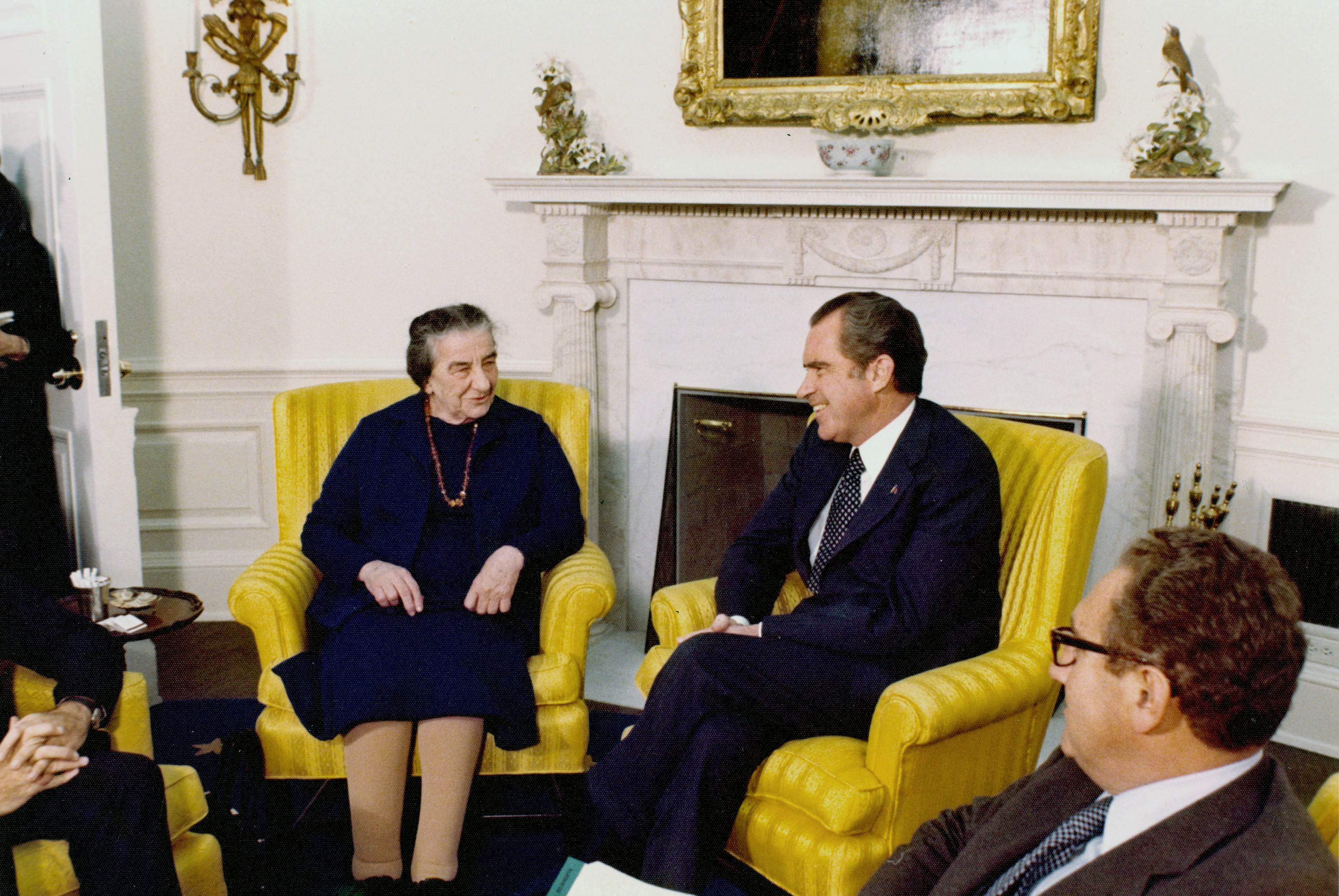 Golda Meir en el Salón oval de la Casa Blanco, con Richard Nixon y Henry Kissinger, en noviembre de 1973. REUTERS