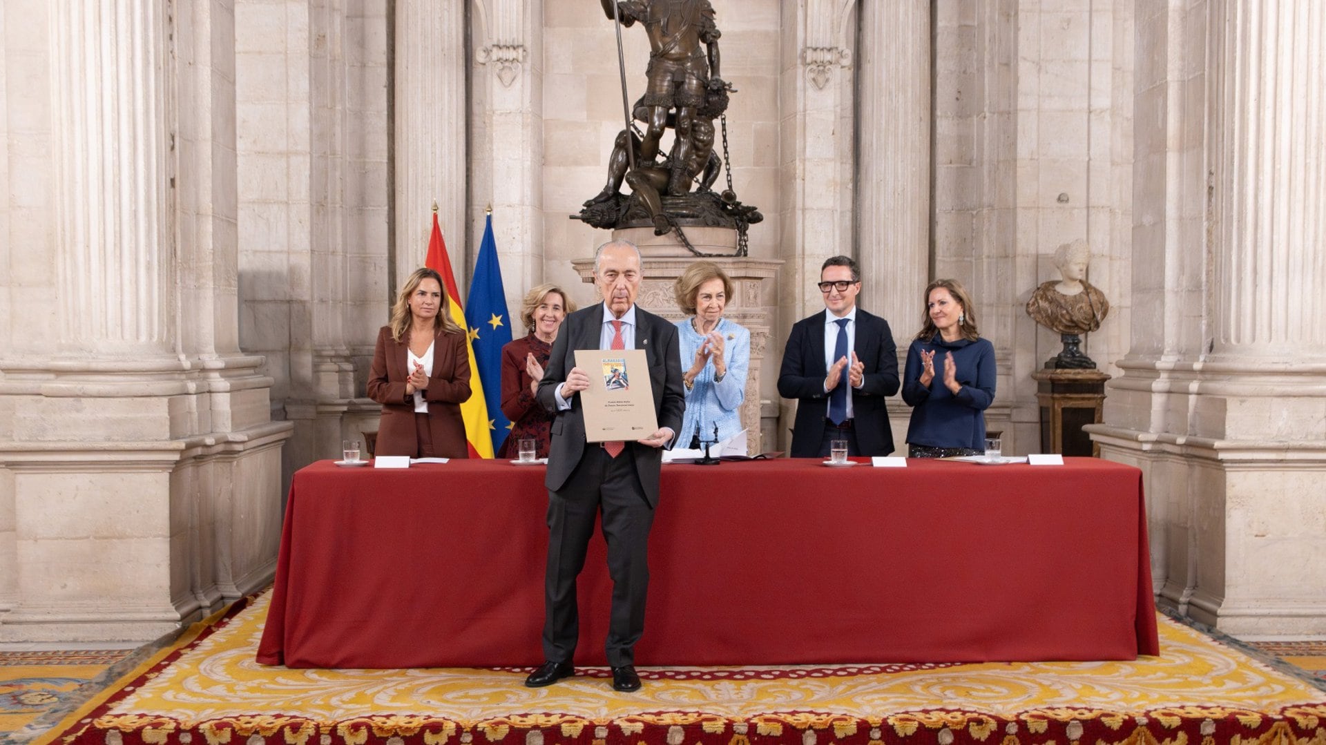 USAL concede la Medalla de la Universidad a la Reina Sofía al cumplirse los 35 años del Premio de Poesía Iberoamericana
