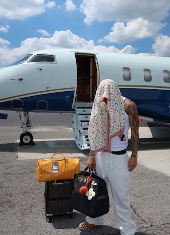 Ryan Castro mostró el lujoso Hermès que usa en sus viajes y su precio puede llegar a 150 millones de pesos - crédito @ryancastro/IG
