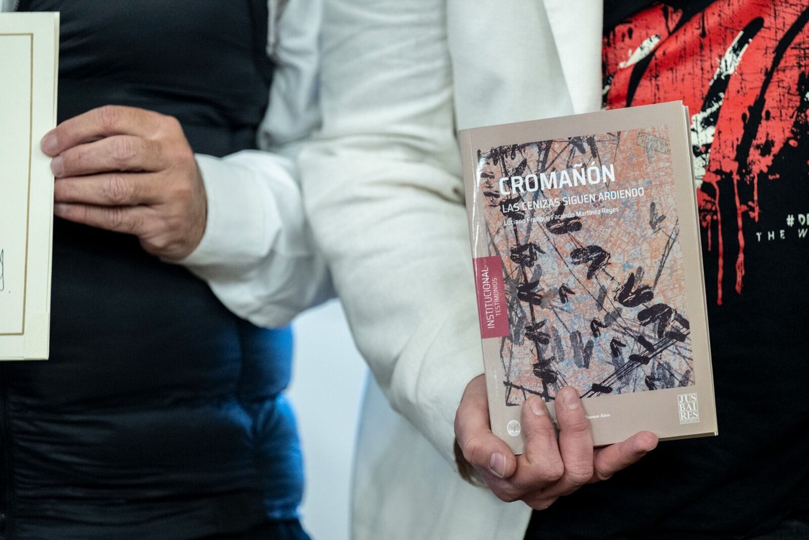 El libro, la miniserie y el programa 'Estamos ACA' recibieron distinciones por su valor testimonial