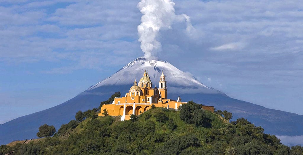 El Santuario de Nuestra Señora de los Remedios, construido en 1594, corona hoy la cima de la pirámide. (Gobierno de Puebla)