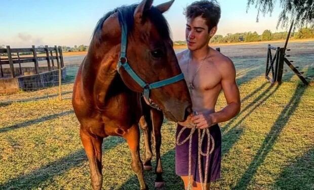 A Franco Colapinto le gustan los caballos y descansar en el campo