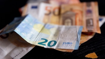 Siete de cada diez personas endeudadas destinan más del 20% de sus ingresos a pagar deudas, según un estudio