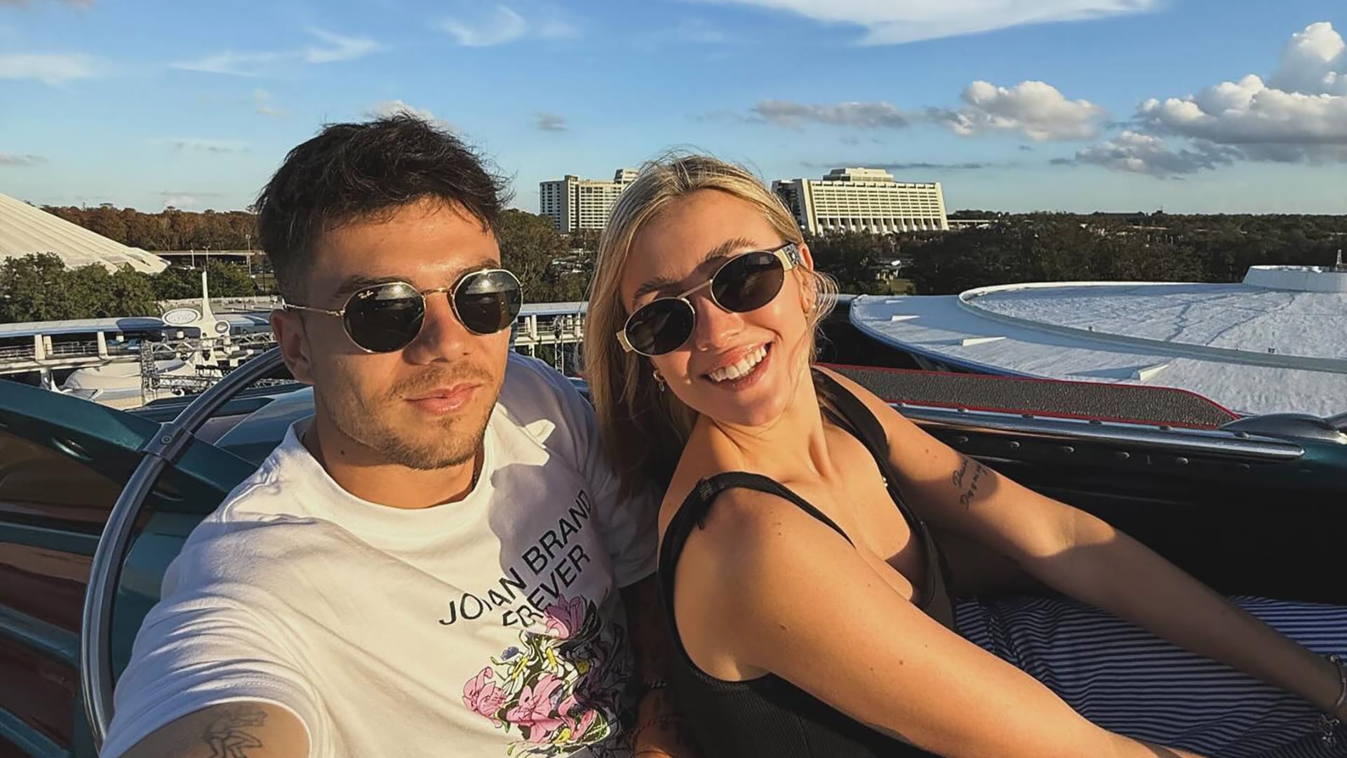 Blondel junto a Morena Beltrán