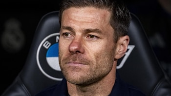 VÍDEO: Xabi Alonso manda un