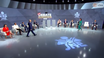 Rafael López Aliaga llega tarde por segunda vez al debate presidencial frente a Keiko Fujimori