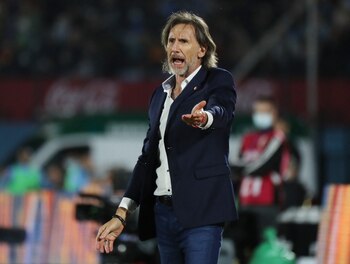 Soccer Football - World Cup - South American Qualifiers - Uruguay v Peru - Estadio Centenario, Montevideo, Uruguay - March 24, 2022 Peru coach Ricardo Gareca reacts Pool via REUTERS/Raul Martinez