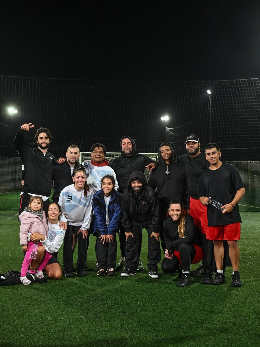 El encuentro deportivo reunió a familiares, amigos y miembros del entorno de ambos artistas (Instagram/mariabecerra)