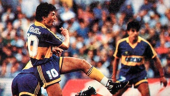 Gol de Carlos Tapia a