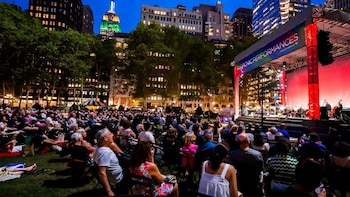 Conciertos, espectáculos y actividades abiertas amplían la oferta de verano en Manhattan.