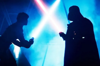 El sable de Luke Skywalker de la quinta película de Star Wars fue subastado. (Captura de video)