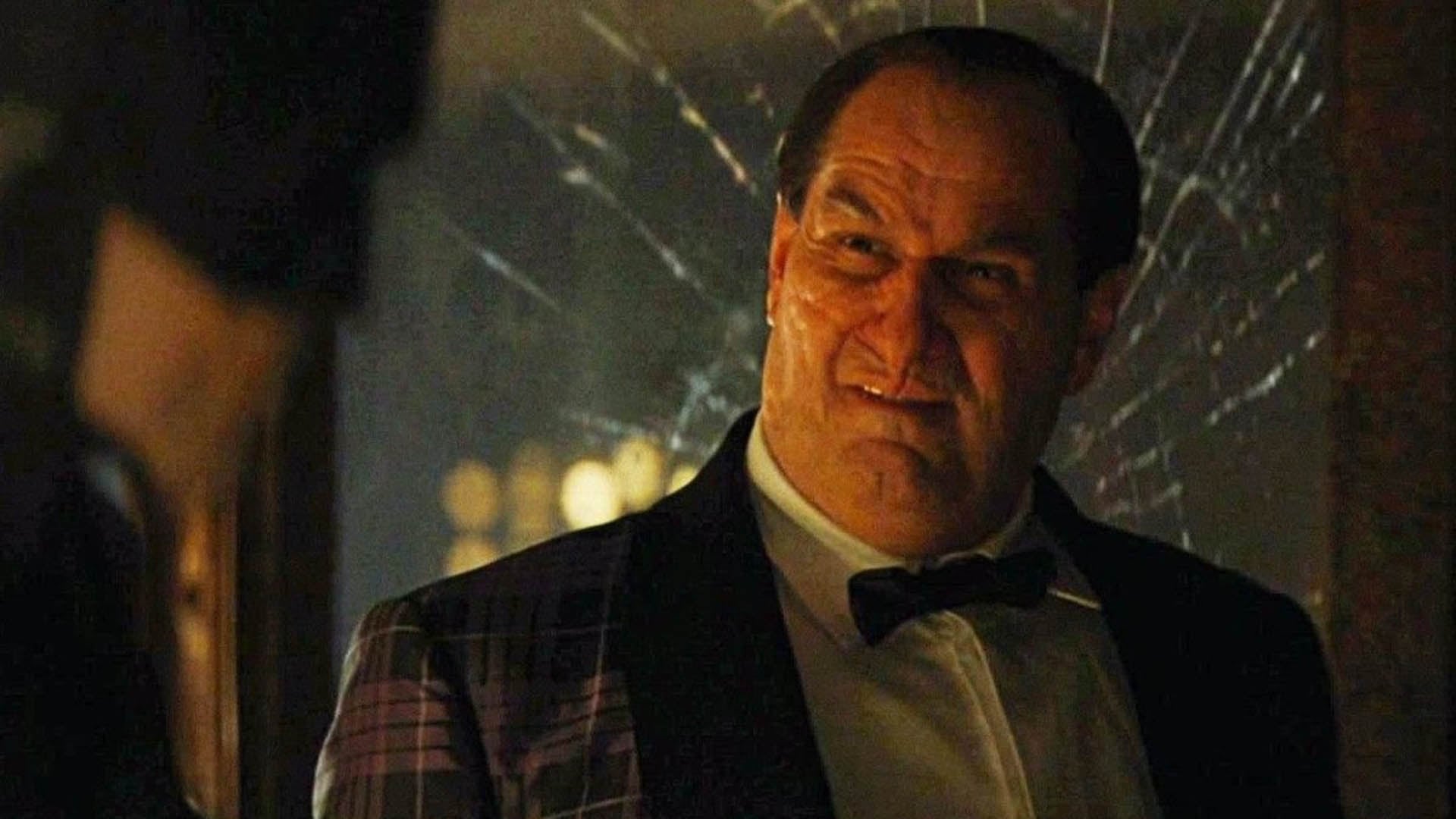 Jessie Buckley elogia la capacidad de Farrell para transmitir humanidad a través de la máscara en