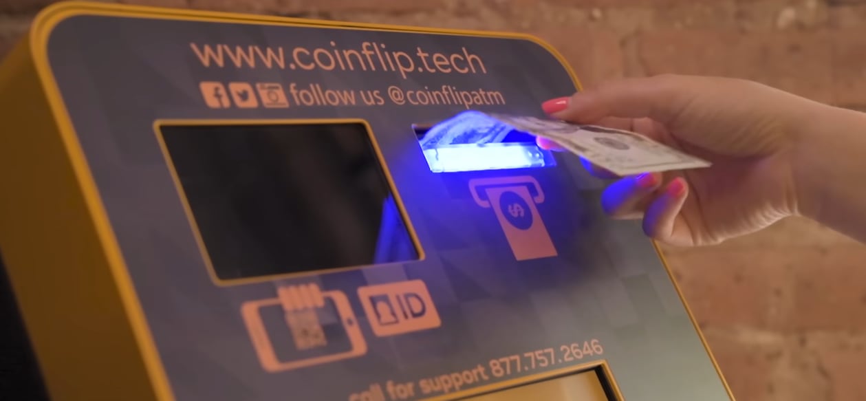 El dinero en billetes sigue siendo el punto de partida ideal para los engaños más veloces con activos digitales (CoinFlip)
