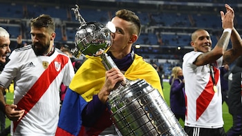 Rafael Santos Borré aparace en carpeta de River (Photo by Gabriel BOUYS / AFP)