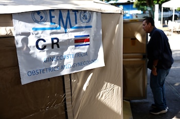 Costa Rica desplegó equipos médicos de emergencia para reforzar la atención hospitalaria en Chitré y Las Tablas, dos de las ciudades afectadas por el movimiento sísmico. EFE