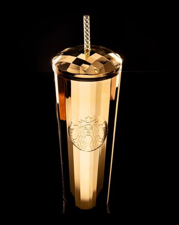El vaso dorado de Starbucks,