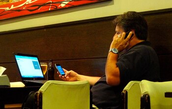 Se deben hacer compras en línea en redes WiFi confiables (Foto: EFE/Iván Franco/Archivo)