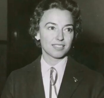 Mary Terán con el escudo