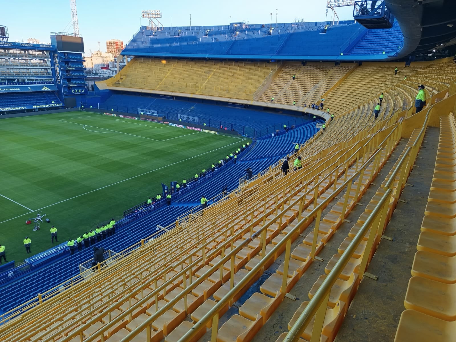 Afuera de su estadio acumuló dos triunfos ante Estudiantes y Recoleta de Paraguay, y un empate contra Vélez