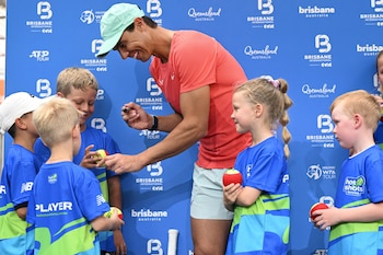 Rafael Nadal firma pelotas de