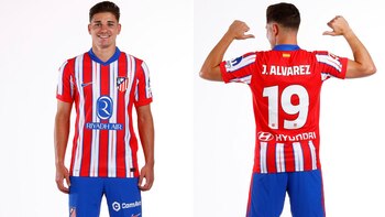 Julián Álvarez con la camiseta