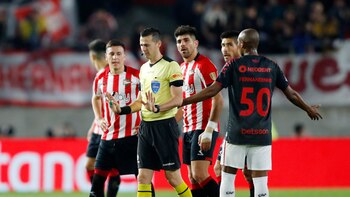 Polémica en Estudiantes-Athletico Paranaense por