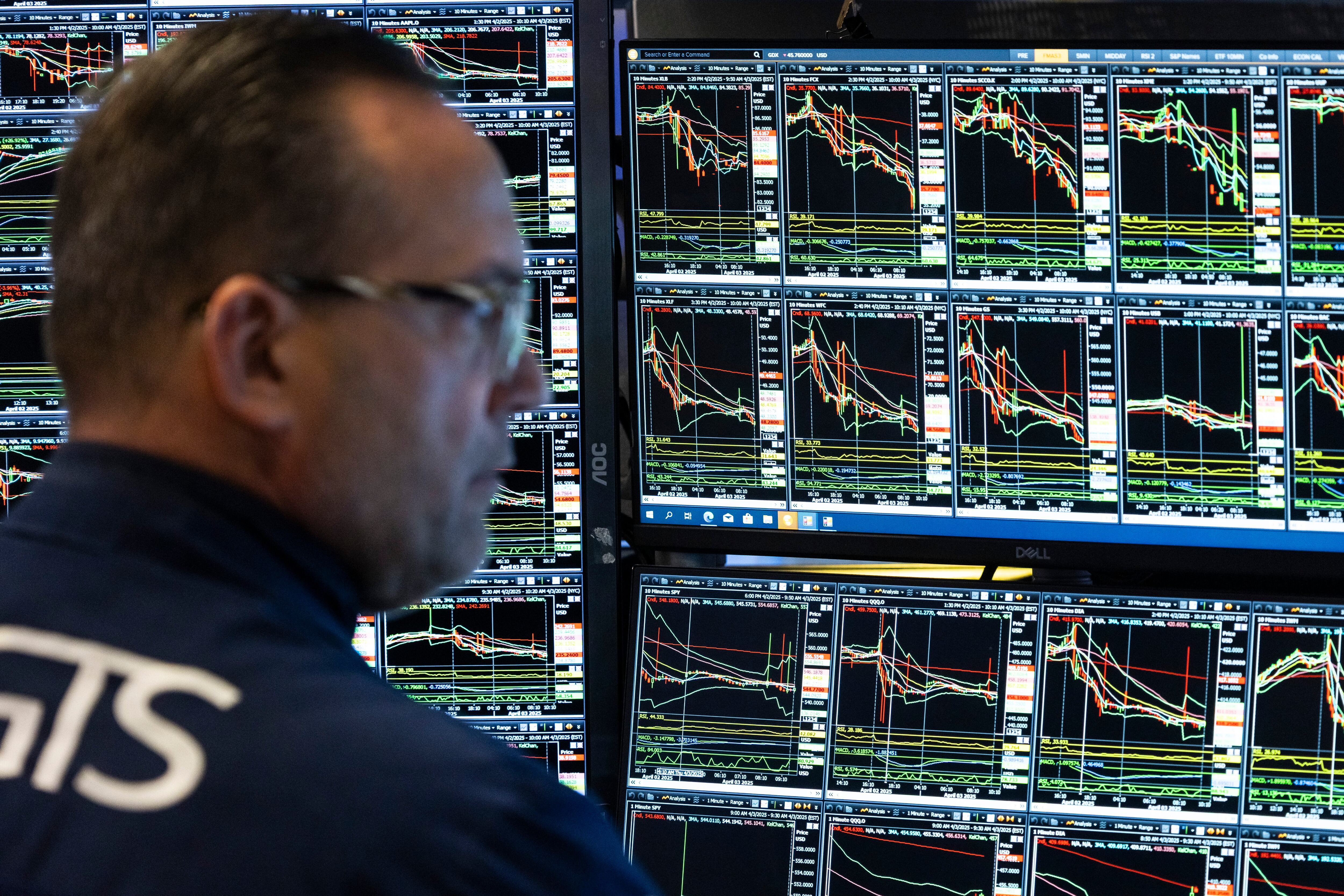 La expectativa de recortes de tasa en EEUU vuelve más atractivos los bonos argentinos y ayuda a reducir el riesgo-país
EFE/Justin Lane