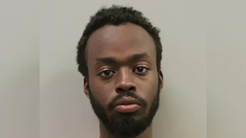 Un joven con más de 100 cartuchos es arrestado en Houston tras intentar atacar a un pastor durante un servicio religioso