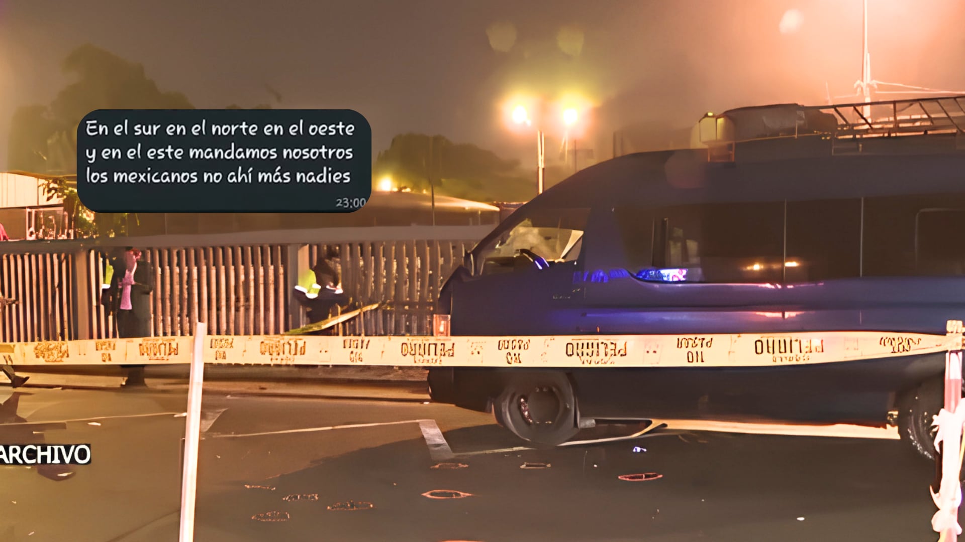 Un perímetro acordonado por la Policía en San Juan de Miraflores marca el lugar del homicidio de un trabajador del transporte informal. (Composición: Infobae Perú)