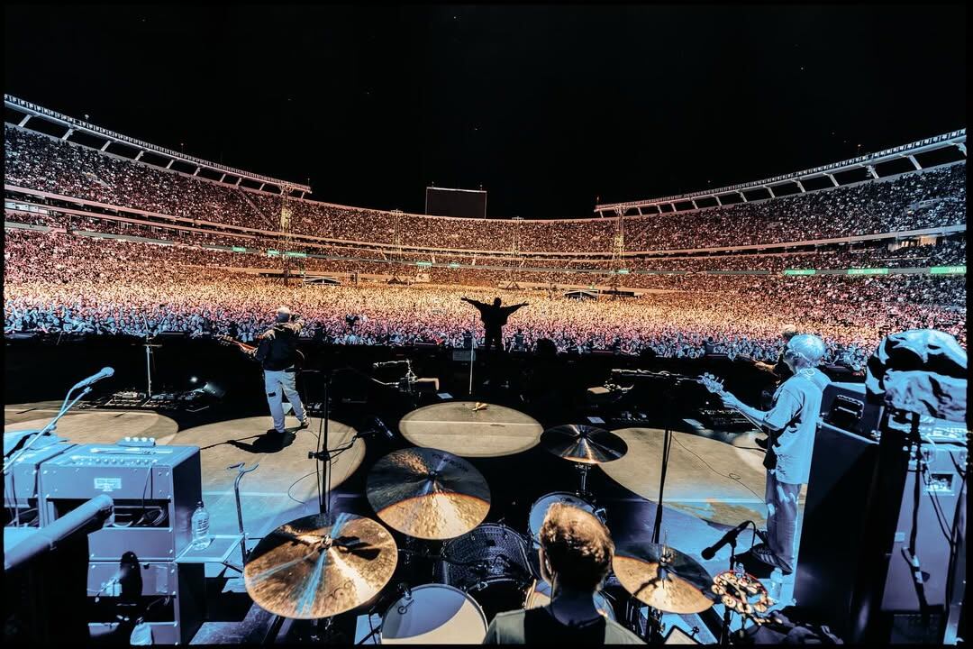 La banda británica Oasis ofreció un show cargado de nostalgia, emoción y clásicos inolvidables en River Plate (DF Entertainment)