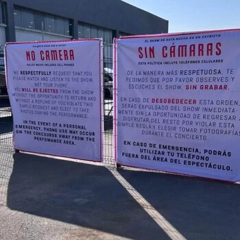 Cartel en los recitales de