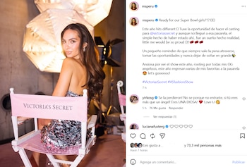 Captura de pantalla de una publicación de Instagram con una mujer sentada en una silla de lona con la marca Victoria's Secret