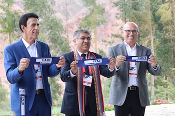 Corte de cinta que da inicio al CADE 2023 | Infobae 2023