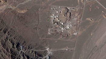 Irán inició maniobras militares cerca