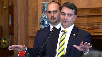 Flávio Bolsonaro promete a Trump adherirse a la alianza Escudo de las Américas si gana