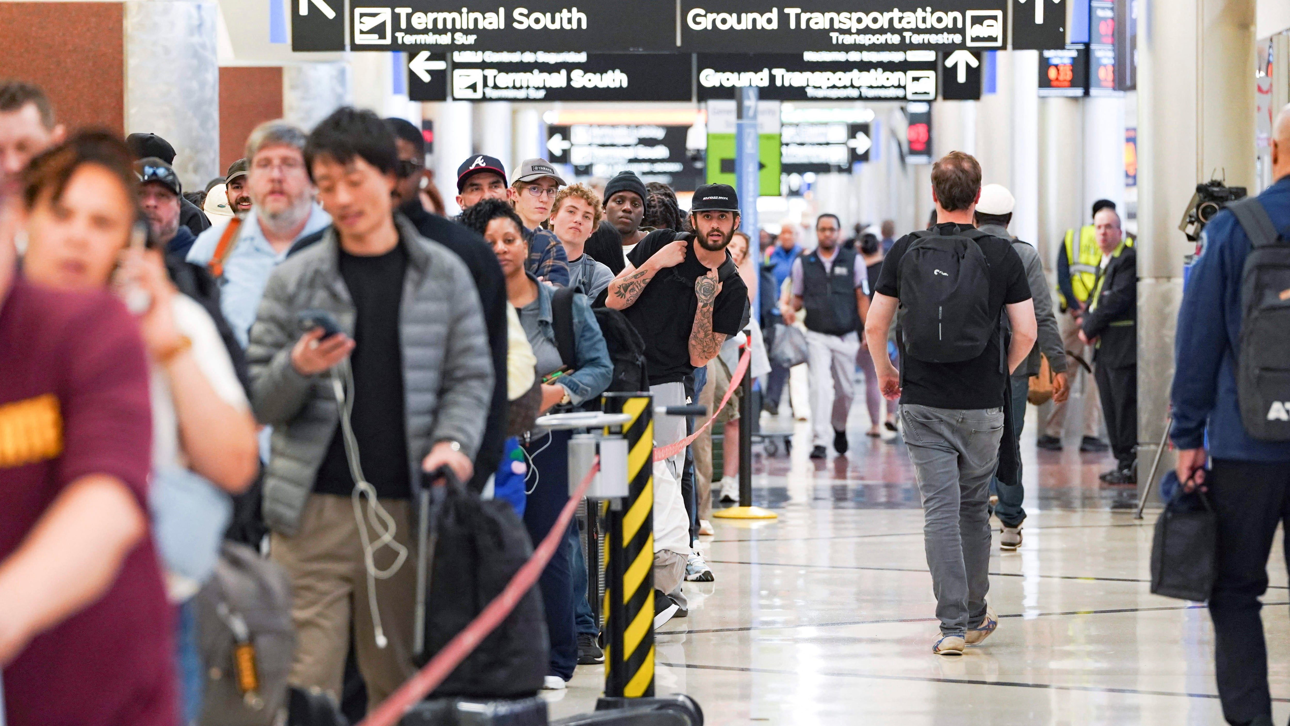 El bloqueo presupuestario en el Congreso de Estados Unidos agrava la crisis y paraliza operaciones clave en los principales aeropuertos del país. (REUTERS/Megan Varner TPX IMAGES OF THE DAY)
