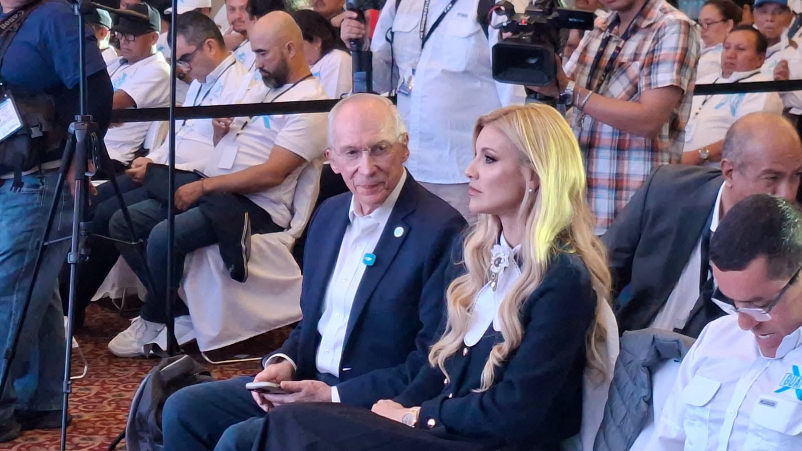 Flaminia Villagrán junto al Secretario General de XGuate, Edmond Mulet. (Instagram)