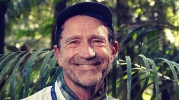 Apulañan y roban a científico